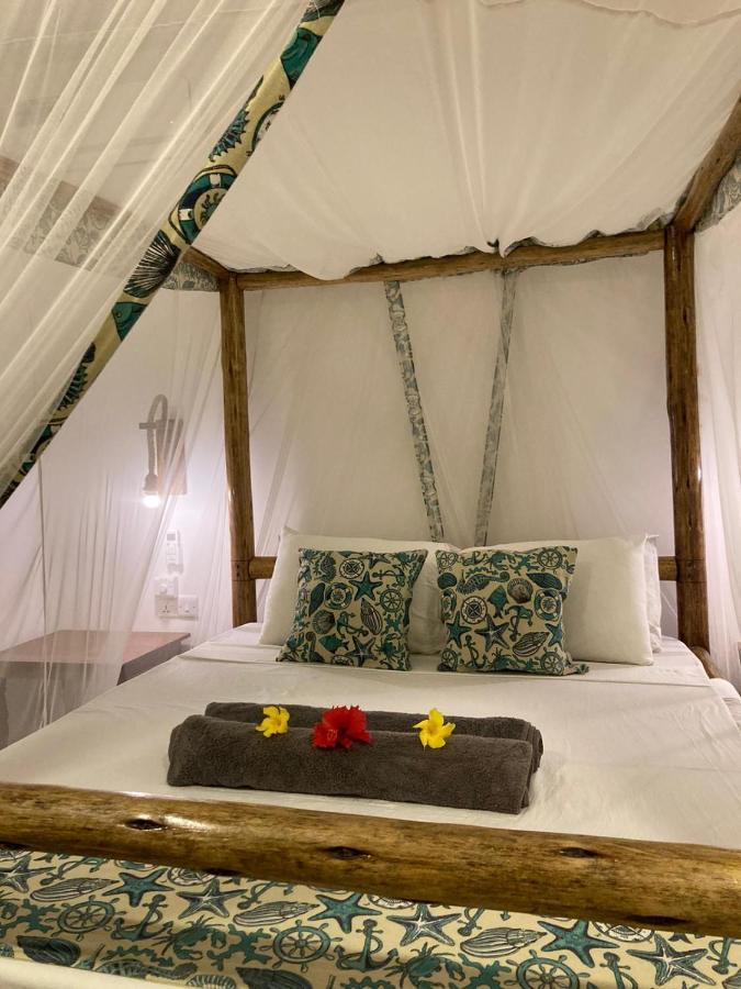 Almasi Resort *